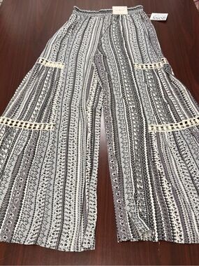 Boho Wide-Leg Printed Pants in Black & White
